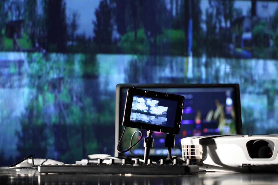 Polyscreening: Design and configuration of multi-projections