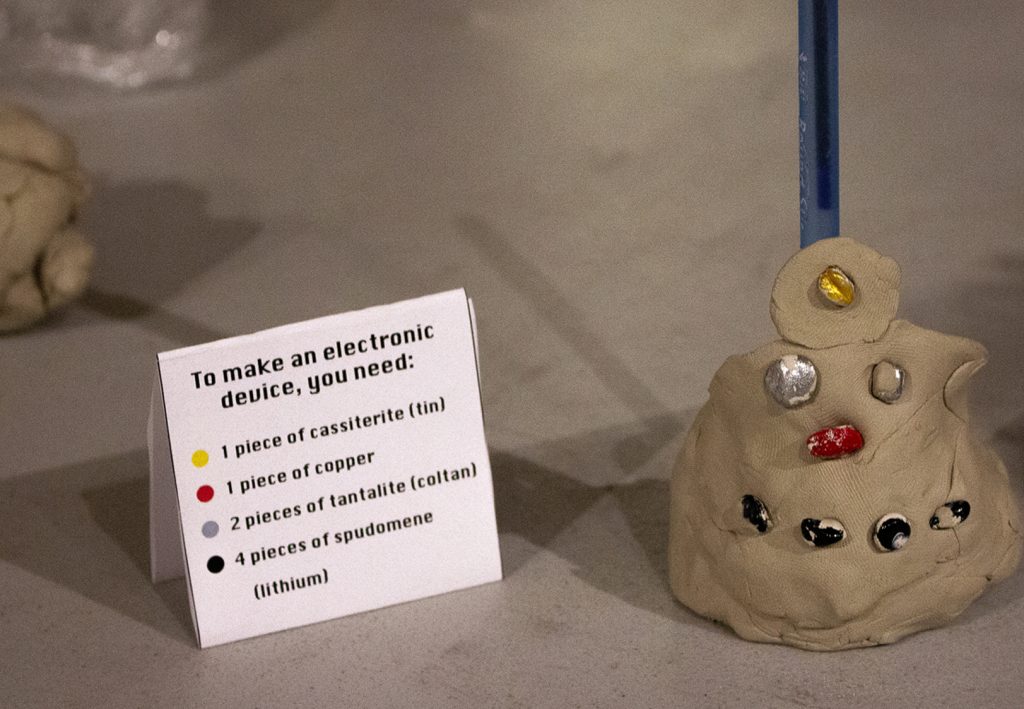 Dismantling Your Électroniques
